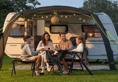 Wohnwagen Camper auf dem Campingplatz